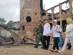 Tinjau Lokasi Kebakaran, Bupati Bengkayang Pastikan Pembangunan Kembali Pasar Seluas Segera Terealisasi