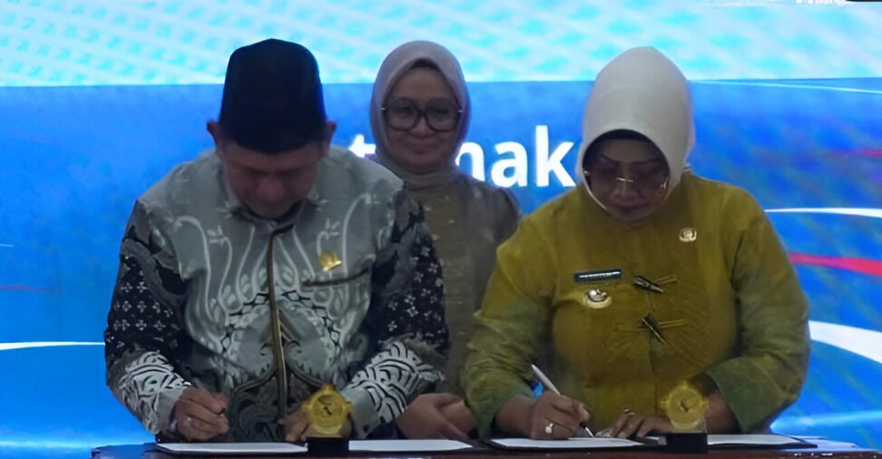 Bupati Erlina mewakili kepala daerah se-Kalbar menerima laporan keuangan dari BPK RI. Ia menekankan pentingnya hasil pemeriksaan untuk optimalisasi PAD. (Dok: @diskominfomempawah)