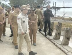 Respons Laporan Warga, Bupati Sambas Tinjau Jembatan Nyaris Roboh Akibat Abrasi di Matang Danau