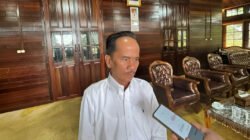 Bupati Sintang Gregorius Herkulanus Bala menegaskan kepada 129 penerima dana hibah bahwa bantuan tersebut adalah uang rakyat. (Dok. Ist)