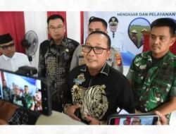 Apresiasi Sinergi TNI-Polri, Bupati Sujiwo Siapkan Insentif Bagi Relawan Damkar