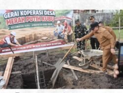 Sujiwo Letakkan Batu Pertama KDMP Desa Kubu, Targetkan Ekonomi Kerakyatan Tumbuh