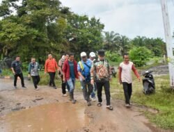 Tinjau Jalan Poros Pinang Luar–Ambawang, Sujiwo Ingin Pastikan Akses Ekonomi Lancar