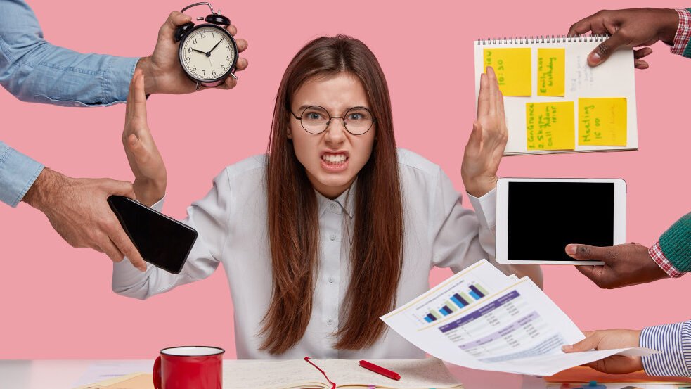 "Merasa lelah mental dan fisik karena kurang tidur? Simak langkah wajib untuk mengembalikan energi dan fokus Anda agar terbebas dari burnout yang menyiksa."