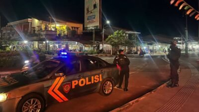 "Mengantisipasi kejahatan jalanan dan aksi balap liar, petugas gabungan menyisir titik vital di Sukadana mulai tengah malam hingga subuh. Kawasan Pantai Pulau Datok jadi atensi."