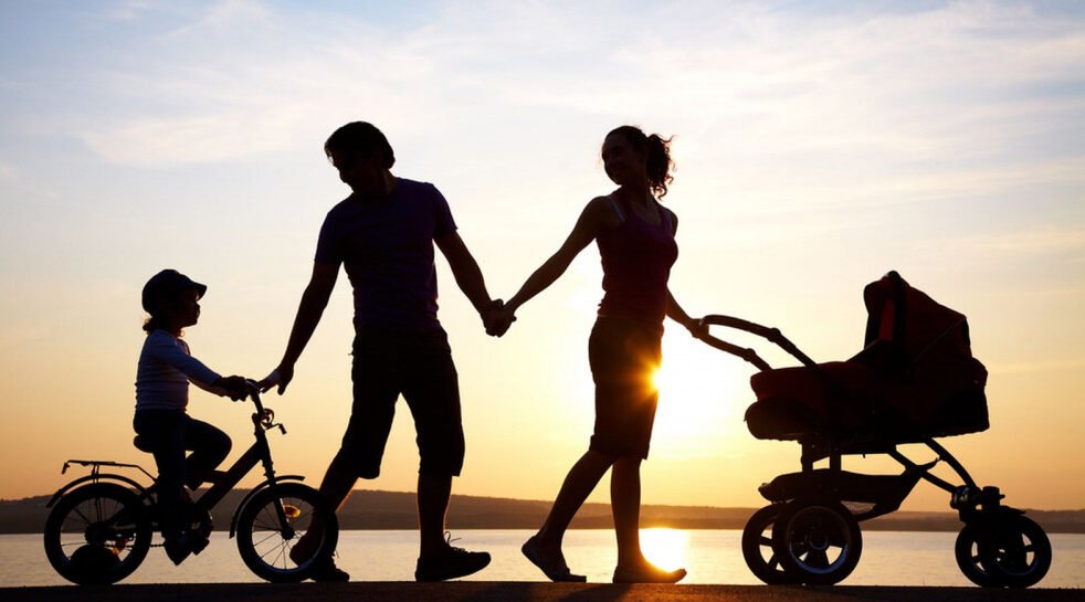 "Ingin anak sukses di masa depan? Pakar psikologi ungkap 5 ciri pola asuh orang tua yang menentukan kesuksesan anak. Cek apakah Anda memilikinya di sini!"