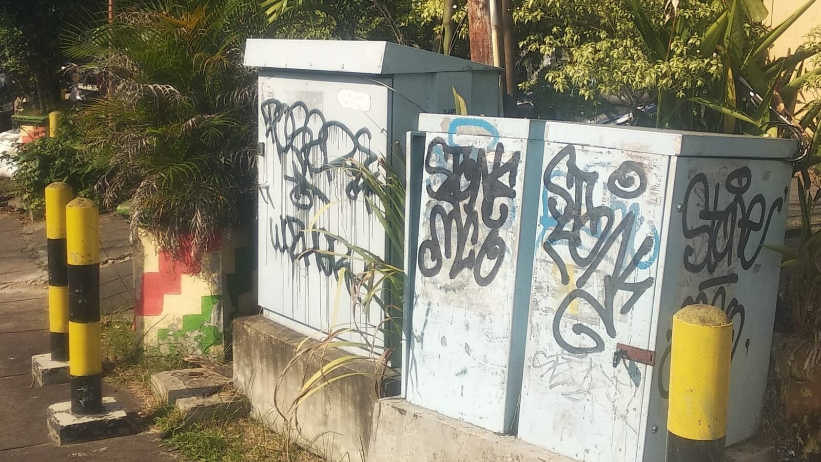 Salah satu sudut Kota Pontianak yang menjadi sasaran aksi vandalisme, merusak keindahan kota dan mengganggu kenyamanan visual wisatawan.