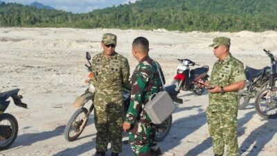 Danrem 121/Abw Brigjen TNI Purnomosidi saat meninjau lokasi rencana pembangunan Batalyon TP 836/PP di Bengkayang. (Dok. HO/Faktakalbar.id)