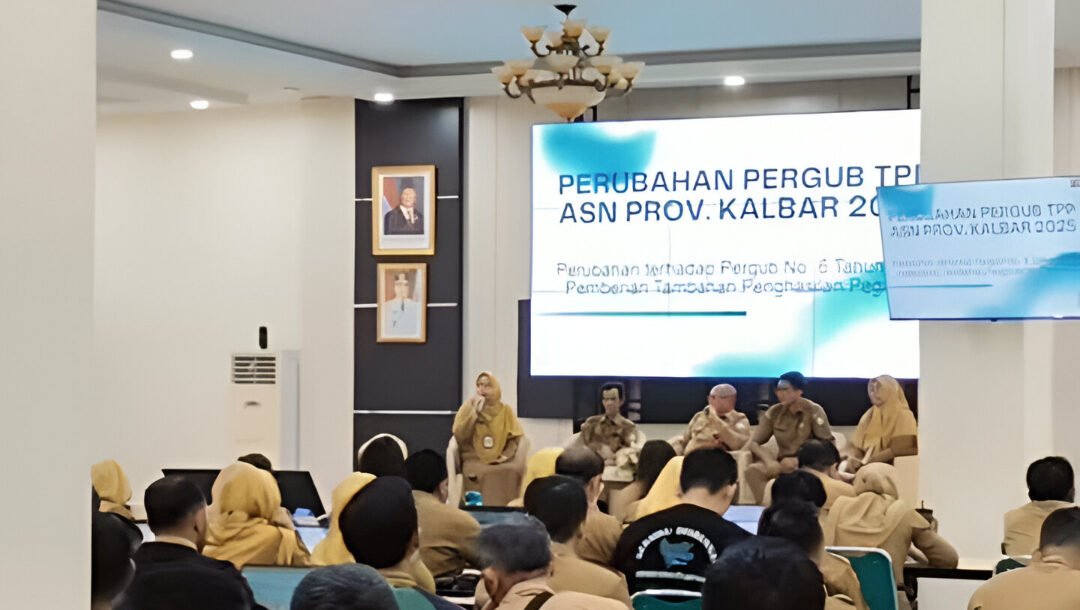 Disbunnak Kalbar gelar pelatihan sistem baru tunjangan pegawai (TPP). Kepala Dinas Ignasius IK menekankan kedisiplinan dan peran aktif atasan. (Dok: @disbunnakkalbar)