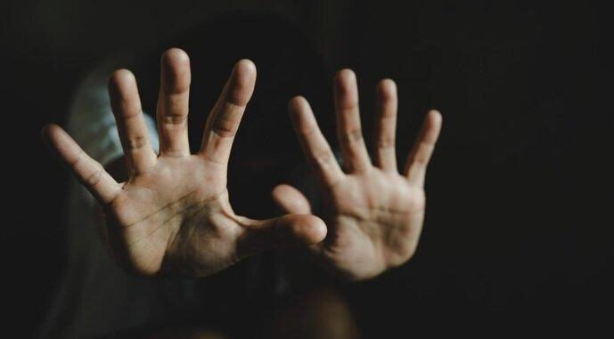 "Disdikbud Pontianak beri atensi khusus siswi SMP korban pemerkosaan yang hamil 8 bulan. Hak pendidikan dijamin hingga lulus, guru siap datang ke rumah."