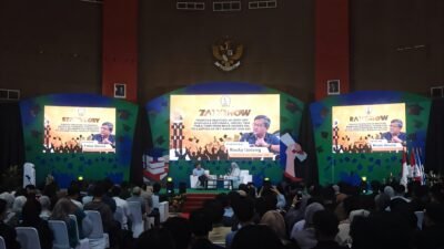 Rocky Gerung ingatkan inovasi teknologi percepat kerusakan lingkungan dalam diskusi di Pontianak. Pertumbuhan ekonomi picu lonjakan konsumsi energi mesin. (Dok: HO/Faktakalbar.id)