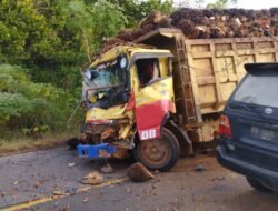 Truk Sawit Senggol Tangki LPG di Sungai Ambawang, Lalu Lintas Trans Kalimantan Sempat Tersendat