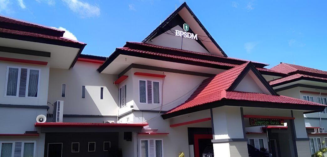 Gedung BPSDM Kalbar. Kepala BPSDM Kalbar, Windy Prihastari, meminta ASN fokus layani warga. (Dok. Ist)