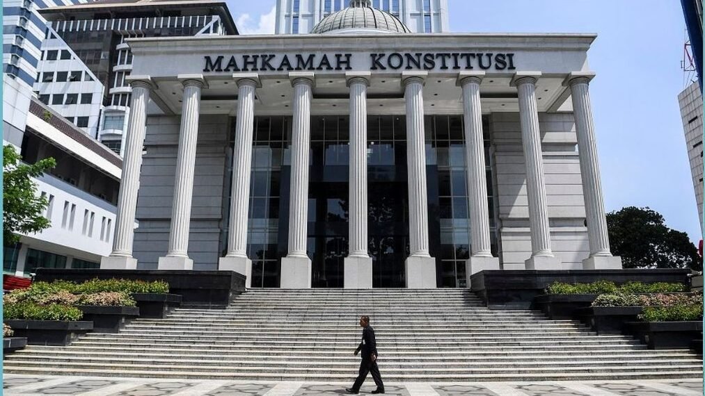 Gedung Mahkamah Konstitusi (MK) di Jakarta. Pasangan suami istri mengajukan uji materiil ke MK terkait aturan sisa kuota internet yang hangus karena dinilai merugikan konsumen. (Dok. Ist)