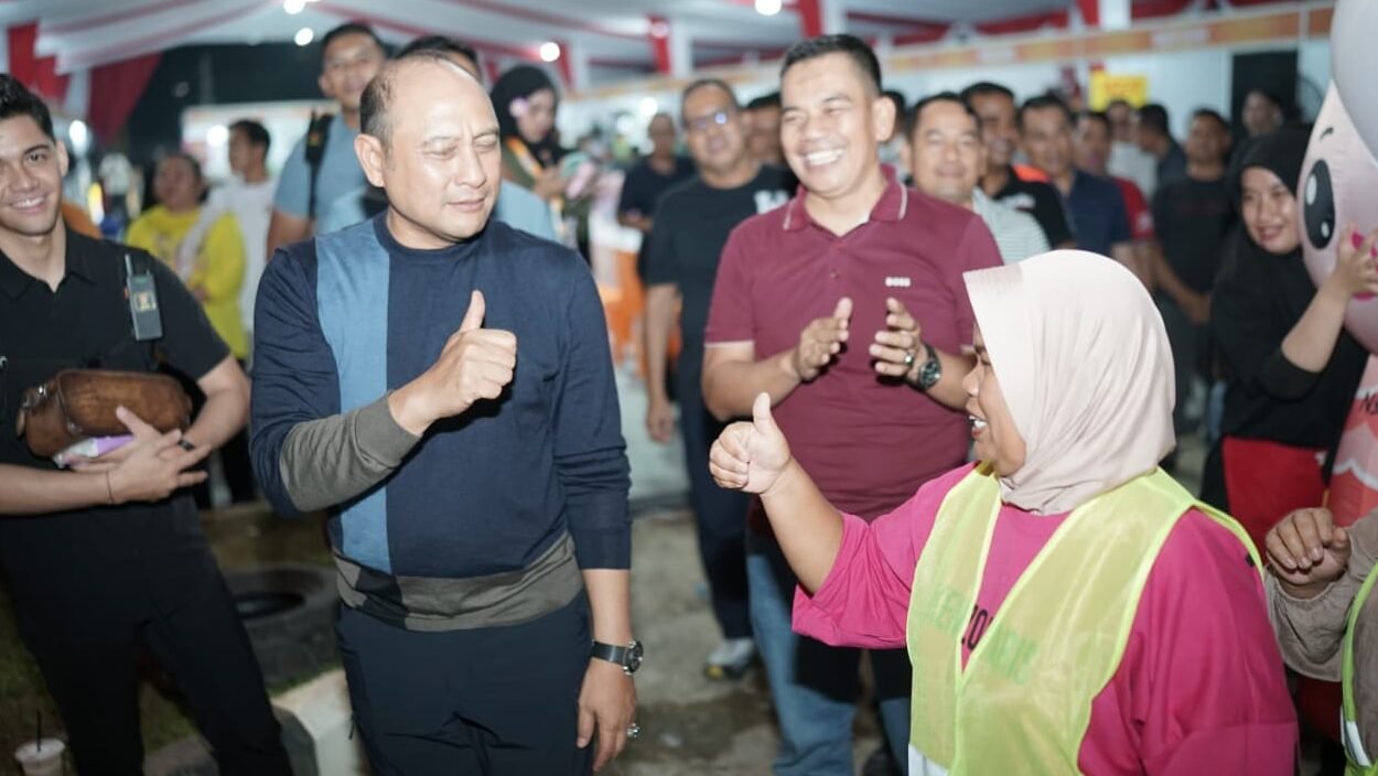 "Proliga 2026 di GOR Terpadu Pontianak turut mendongkrak ekonomi lokal. Ratusan produk UMKM khas Kalbar diserbu pengunjung dan mendapat apresiasi."