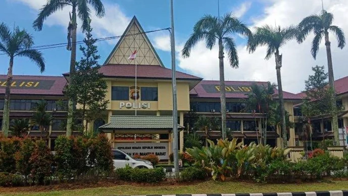 "Kapolri merotasi sejumlah perwira tinggi. Brigjen Hindarsono resmi ditunjuk menjabat Wakapolda Kalbar berdasarkan telegram Januari 2026."