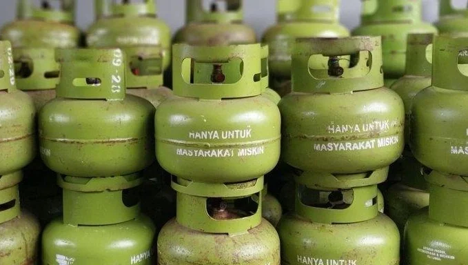 "Pemkab Melawi ancam cabut izin pangkalan LPG 3 Kg yang jual di atas HET. Harga sempat tembus Rp 70 ribu, pengawasan diperketat jelang Ramadhan dan Imlek 2026."