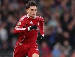 Liverpool vs Burnley 1-1: The Reds Disoraki Suporter Sendiri di Anfield, Arne Slot Paham Kecewa Fans