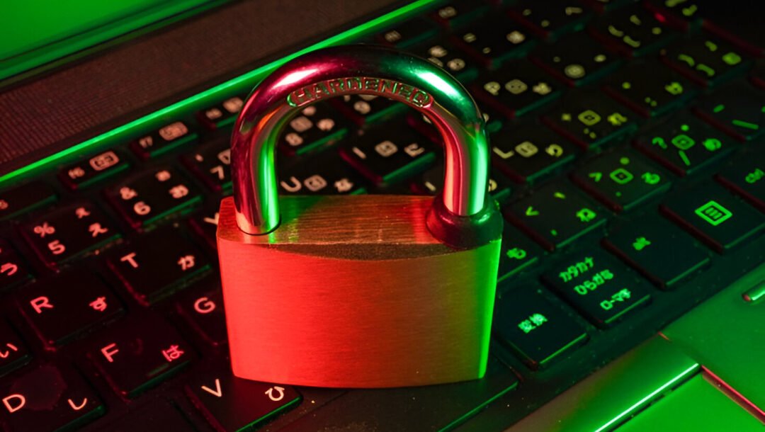 Ilustrasi - Modus penipuan fail APK undangan nikah dan kurir makin marak. Simak 5 tips ampuh mengamankan HP dan rekening Anda dari peretas. (Dok. Ist)