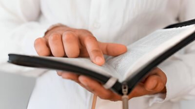 Ilustrasi - Kemenag RI memamerkan Al-Qur'an Isyarat Indonesia di Cairo International Book Fair. Mushaf ini membuka akses literasi bagi penyandang disabilitas rungu. (Dok. Ist)