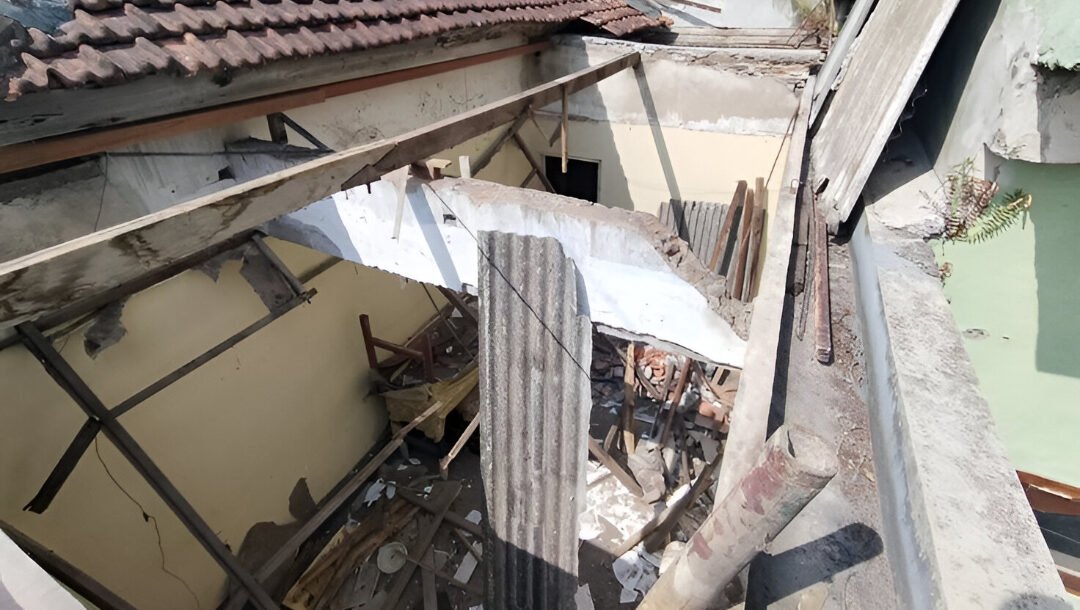 Ilustrasi - Proyek SMKN 3 Ketapang kembali terlambat di 2026. Warga soroti riwayat pembangunan yang pernah putus kontrak di 2024 (Dok. Ist)