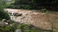 Ilustrasi - Hujan deras memicu luapan Sungai Rigin di Jelimpo, Landak. Akses menuju Kersik Belantian dan Dusun Pagong lumpuh. (Dok. Ist)