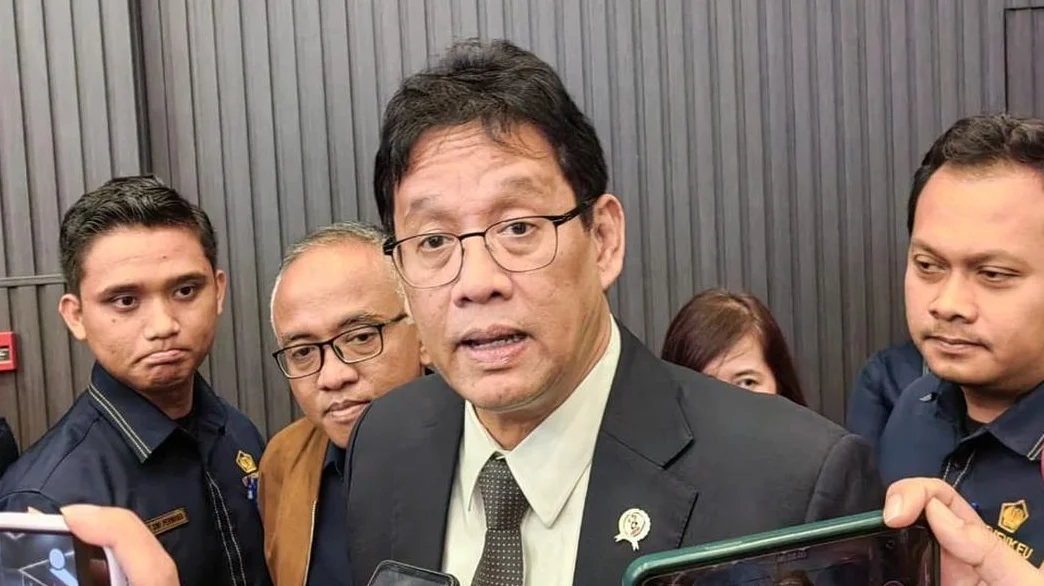 "Menteri Keuangan Purbaya Yudhi Sadewa mencopot Kepala Kanwil Pajak Jakarta Utara imbas OTT KPK. Purbaya tegaskan atasan harus tanggung jawab jika anak buah korupsi."