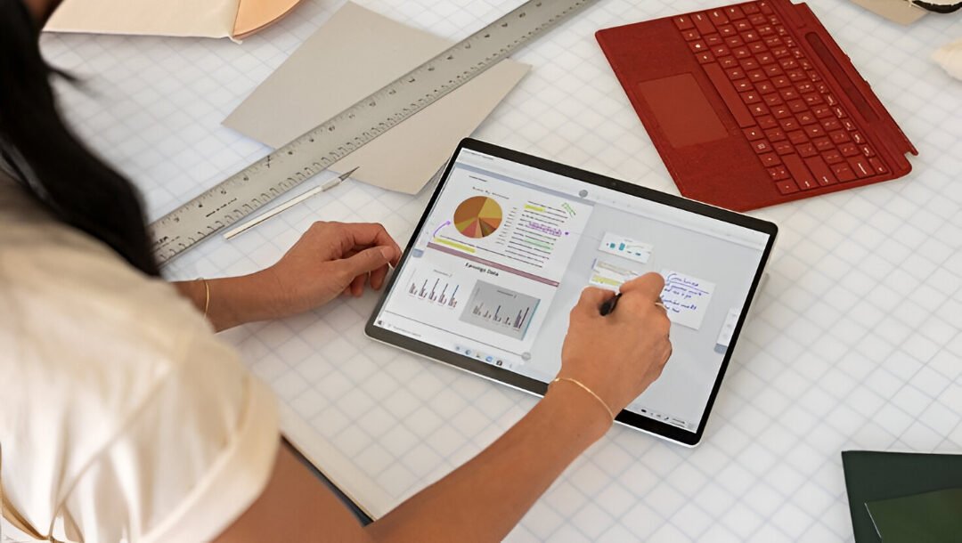 Ilustrasi - Pengguna iPad bisa kerja lebih cepat dengan fitur Notion seperti Widget, Web Clipper, dan AI Meeting Notes. Simak cara optimalkannya. (Dok. Ist)