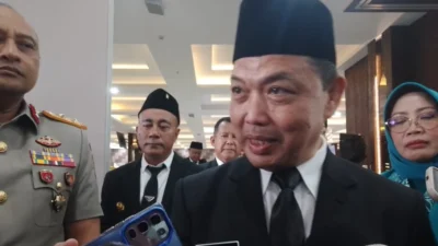 "Ria Norsan ungkap kondisi jalan mantap Kalbar saat ini baru 60 persen. Pemerintah targetkan naik menjadi 80 persen dengan prioritas ruas industri dan lokasi MTQ."