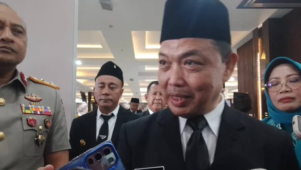 "Ria Norsan ungkap kondisi jalan mantap Kalbar saat ini baru 60 persen. Pemerintah targetkan naik menjadi 80 persen dengan prioritas ruas industri dan lokasi MTQ."