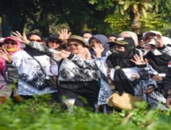 Buka Jalan Santai HUT PGRI, Bupati Sujiwo Pastikan TPP Guru Cair 100 Persen