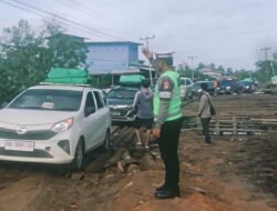 Kondisi Jembatan Gunung Lalang Kritis, Akses Kendaraan Hanya Bertumpu pada Susunan Kayu Darurat