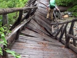 Jembatan Sulang Jebol, Akses Putussibau–Pontianak Lumpuh Total