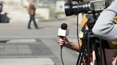 Ilustrasi - MK memutuskan wartawan tidak bisa langsung digugat pidana atau perdata terkait berita. Sengketa pers wajib lewat Dewan Pers (Dok. Ist)