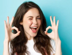 Dewasa yang ‘Baterainya’ Awet: Benarkah Karena Tumbuh di ‘Keluarga Cemara’? Ini Kata Psikologi