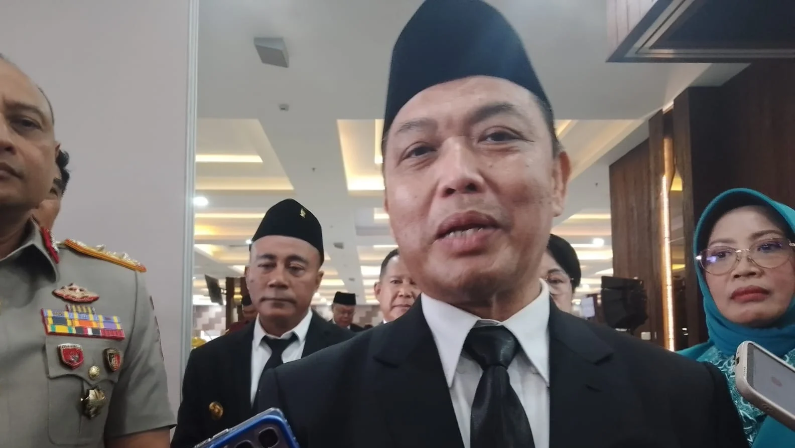 "Pemerintah Provinsi Kalimantan Barat segera menetapkan status siaga darurat Karhutla untuk mempermudah bantuan pusat dan operasi modifikasi cuaca."