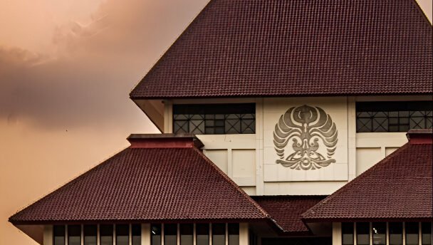 Ilustrasi - UI satu-satunya kampus RI di Top 1000 Dunia THE WUR 2026. Skor lingkungan riset hanya 22%, namun unggul di sektor industri. (Dok. Ist)