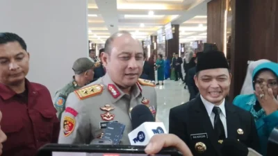 "Kapolda Kalbar Irjen Pol Pipit Rismanto menegaskan kesiapan kepolisian menjaga stabilitas Kamtibmas di momen HUT ke-69 Pemprov Kalbar. Simak pernyataan lengkapnya di sini."