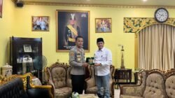 "Kapolres Pontianak Kota, Kombes Pol Endang Tri Purwanto, mengunjungi Istana Kadriah dan bertemu Sultan Syarif Melvin Alqadri untuk memperkuat sinergi menjaga Kamtibmas. "