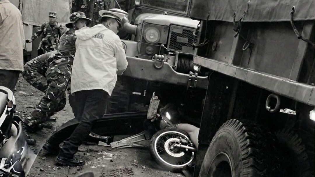 Kondisi lokasi kecelakaan truk dinas TNI AD yang melibatkan dua anggota polisi di Cisarua, Kabupaten Bandung Barat. (Dok. HO/Faktakalbar.id)