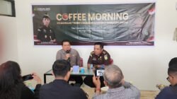 Kejati Kalbar gelar coffee morning bersama wartawan. Asintel Yadi Rachmat komitmen perkuat transparansi dan sinergi informasi hukum. (Dok: HO/Faktakalbar.id)
