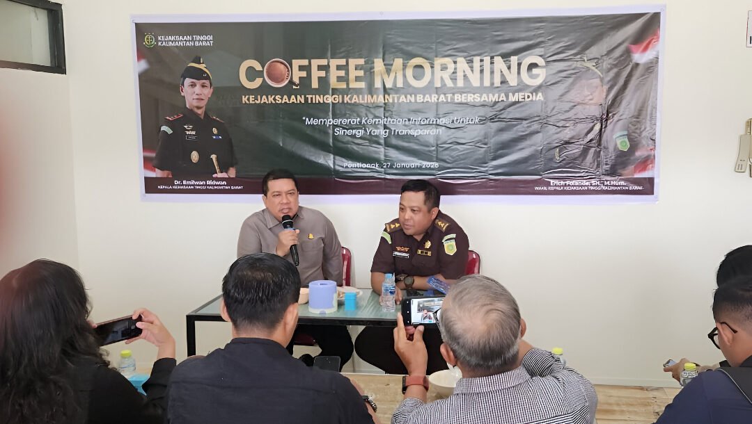 Kejati Kalbar gelar coffee morning bersama wartawan. Asintel Yadi Rachmat komitmen perkuat transparansi dan sinergi informasi hukum. (Dok: HO/Faktakalbar.id)