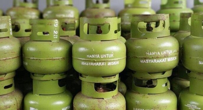 "Kuota gas 3 kg di Sintang normal tapi langka dan mahal hingga Rp 49 ribu. Jaksa ancam selidiki indikasi kebocoran uang negara, Bupati kecewa pemilik agen mangkir rapat."