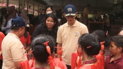 Kajati Kalbar pimpin Adhyaksa 699 gelar baksos dan tanam pohon di Singkawang.