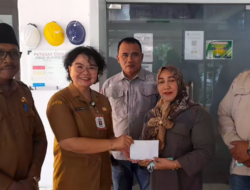 Jenguk Bayi, Komisi III DPRD Ketapang Desak Polisi Ungkap Pelaku