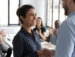 Jago “Nongkrong” hingga Anti-Burnout, Kenali 5 Keunikan Jurnalis Ekstrovert saat Berburu Berita