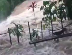 Debit Air Meningkat Drastis, Wisata Riam Merasap Bengkayang Diterjang Banjir