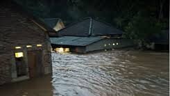 Kondisi permukiman warga di Sekotong Lombok Barat yang tergenang banjir akibat tingginya curah hujan dalam beberapa hari terakhir.