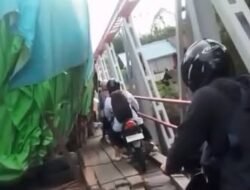 Lalu Lintas Putussibau-Pontianak Lumpuh, Truk Terperosok di Jembatan Sulang yang Rusak