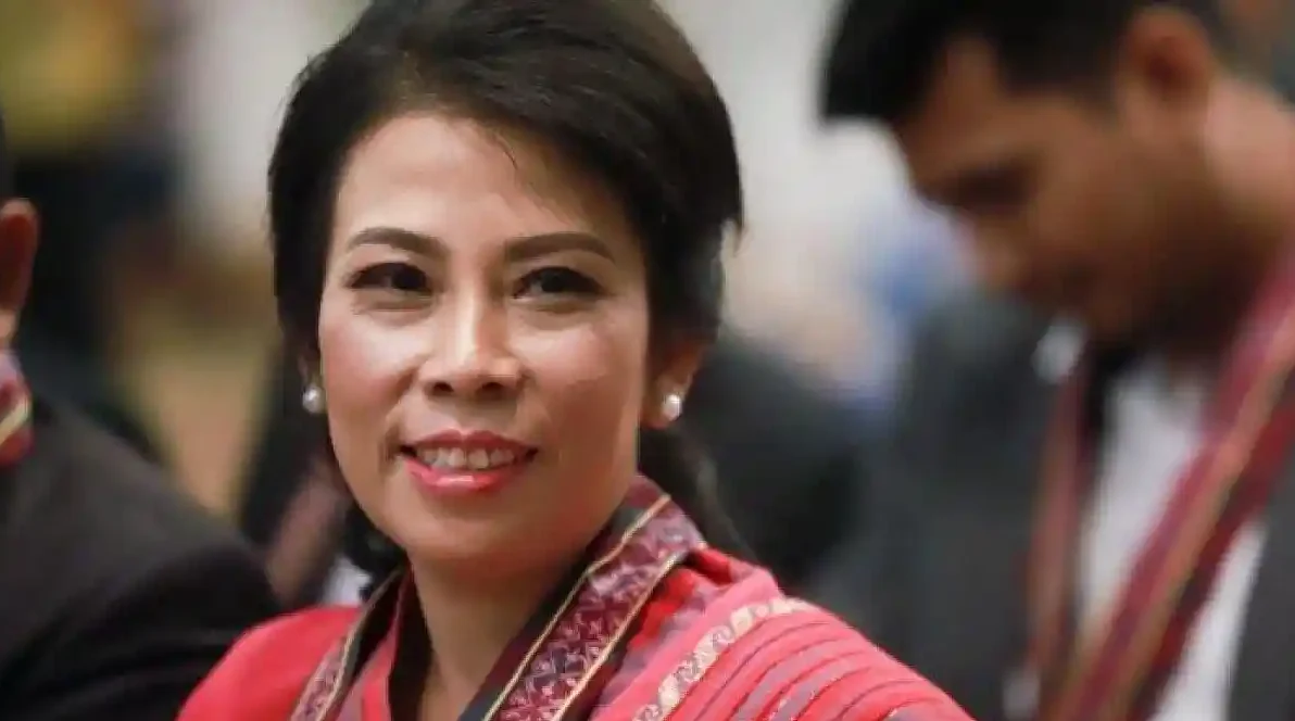 "Singkawang memanas. Pasca-vonis korupsi HPL Pasir Panjang, aktivis pengkritik Walikota dilaporkan ke polisi. Eskalasi berlanjut dengan aksi massa dua kubu di Kejari."